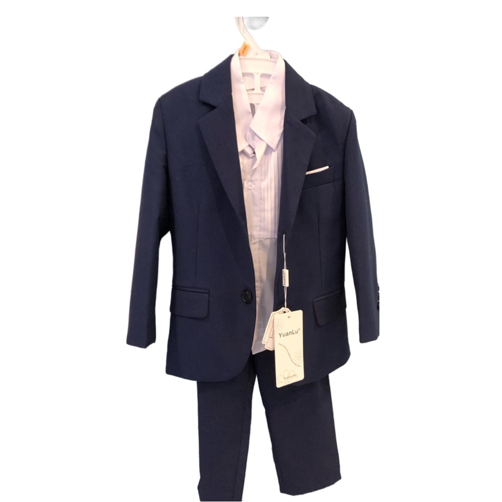 Boys Navy Blue suit size 3T. New with tags!